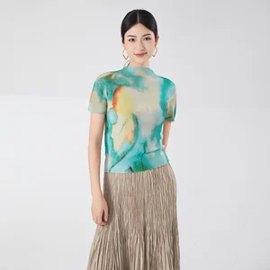 Women's 2025 Summer Miyake T-Shirt New Gradient Stretch Casual Short Sleeve Western Fashion Style Sexy Design Wholesale