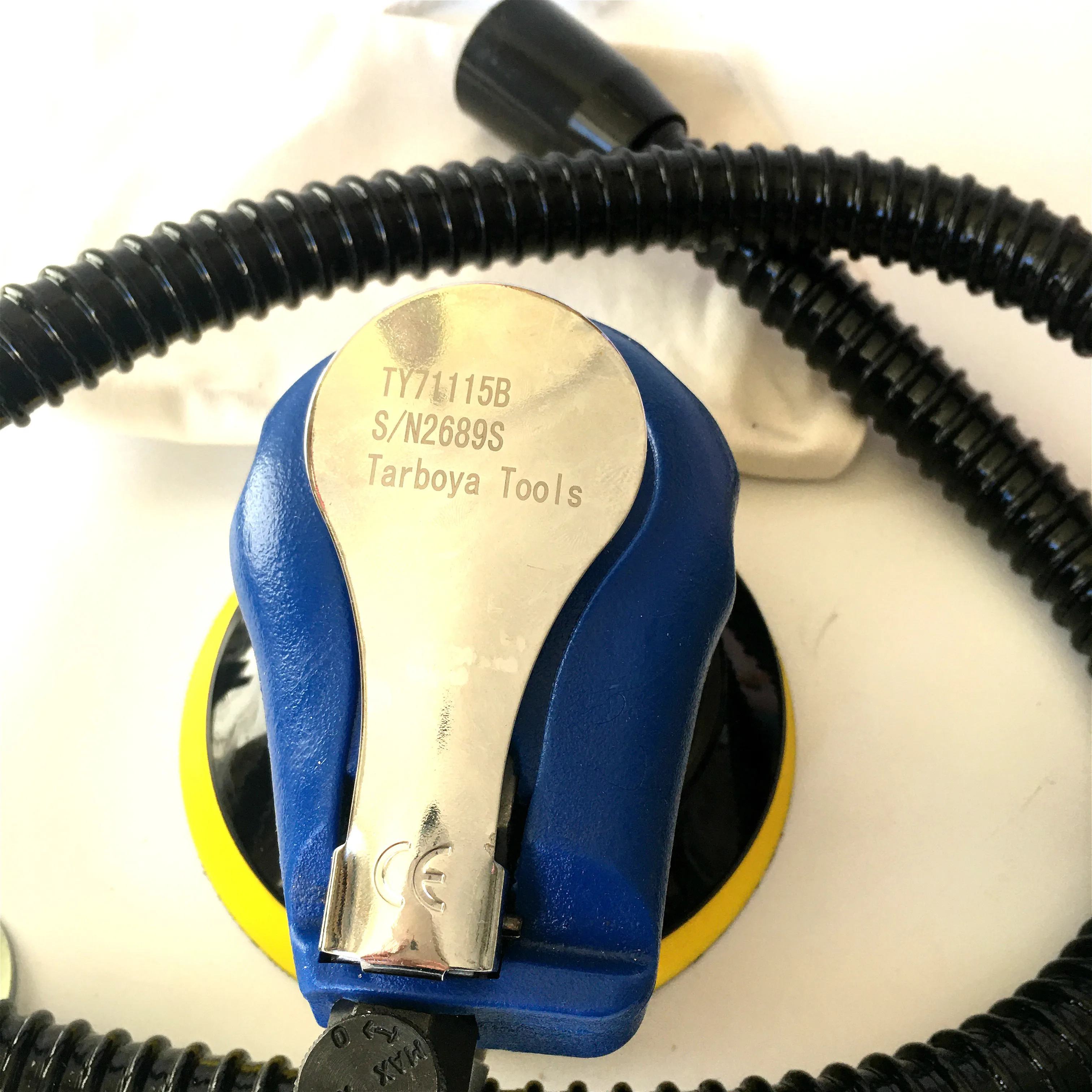 Roto-orbital sanders with orbit diameter of 5 mm igenerally recommended for most jobs car polisher