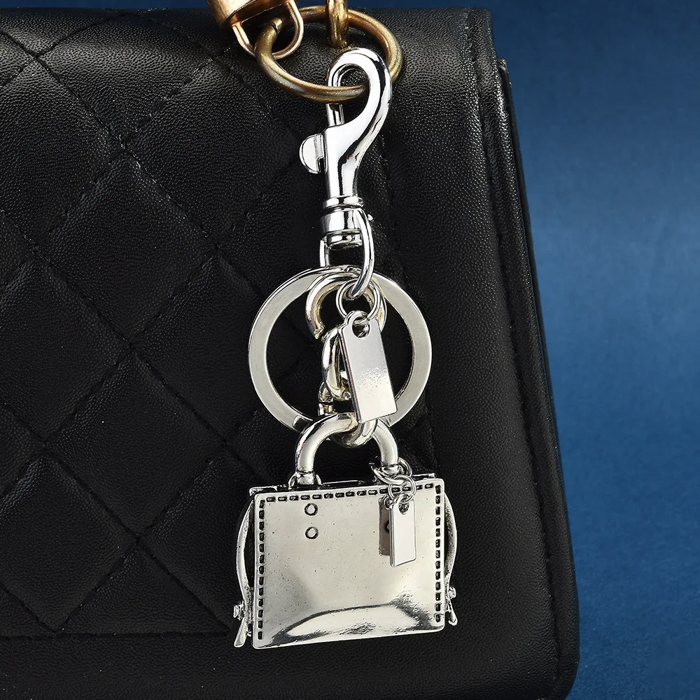 Porta-chaves com pendente em metal elegante para bolsas_voghion.com