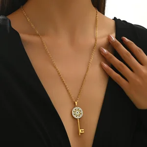 Fashion New Long Stainless Steel Diamond Hollow Flower Necklace Light Luxury Key Design Link Chain Women's Europe America Style