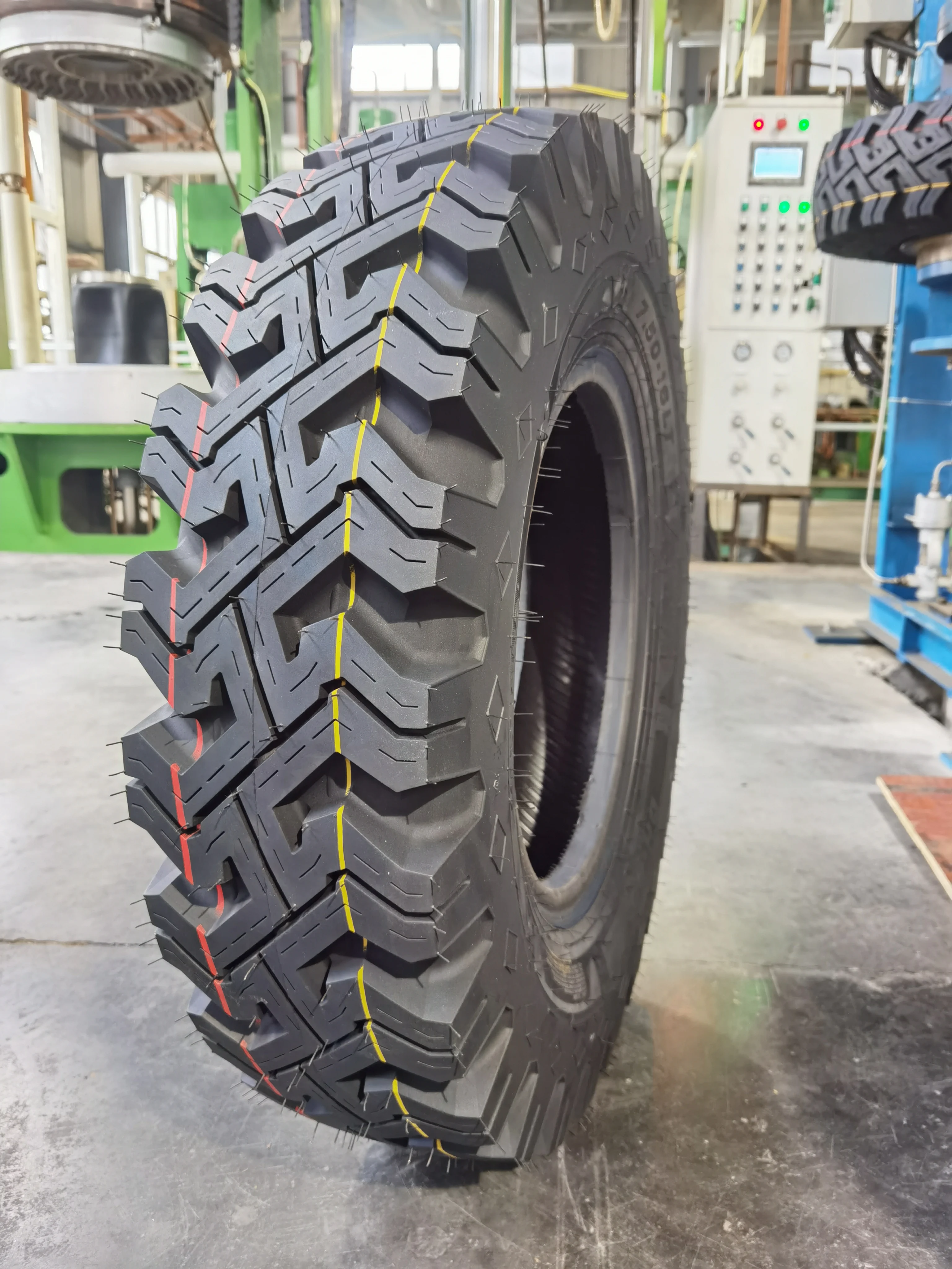 Bias Light Truck Tires Bias Truck Tyre 70015 70016 75016 82516 9.00