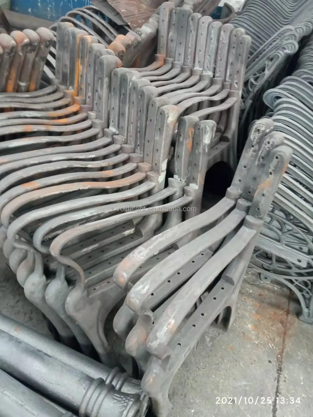 Ductile Cast Iron Bench Leg For Garden Park Project Aluminium Bollard