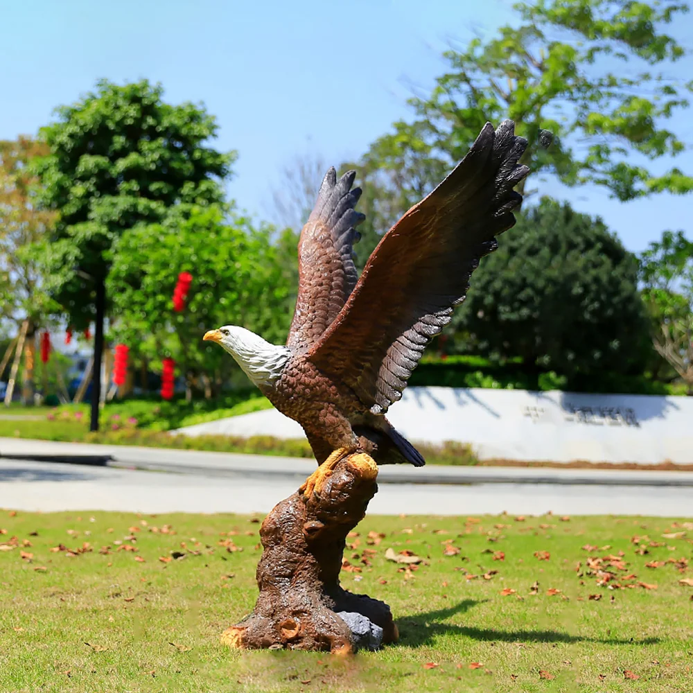 鷹の彫刻 樹脂製