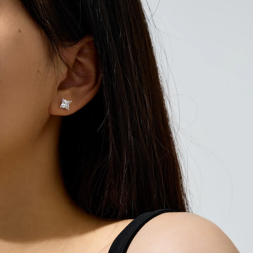 KAKODIY Simple Design Exquisite Rhodium Plated 18K Gold Electroplated Unfaded 5A Cubic Zirconia Four Leaf Clover Flower Stud Earrings detail 1