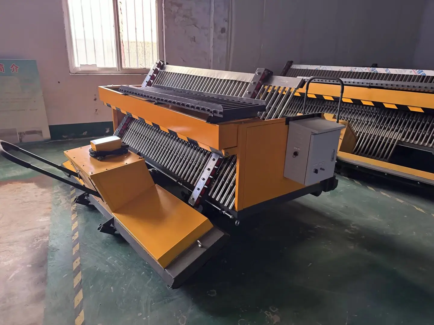 Automatic brick paving machine, 2200W, 460cm wide