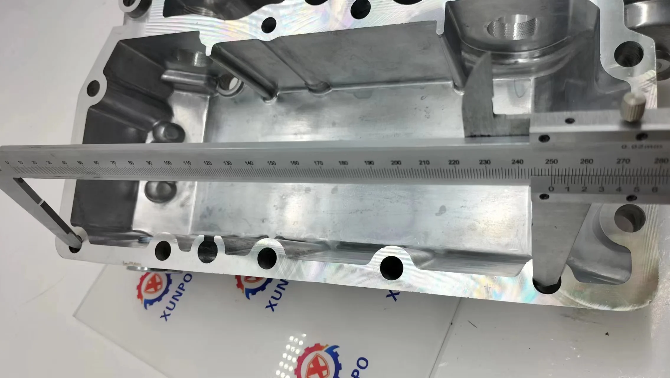 O.L.C。 XUNPO Oil Cooler Box 21590865 20819716 for EC240 EC290 EC300