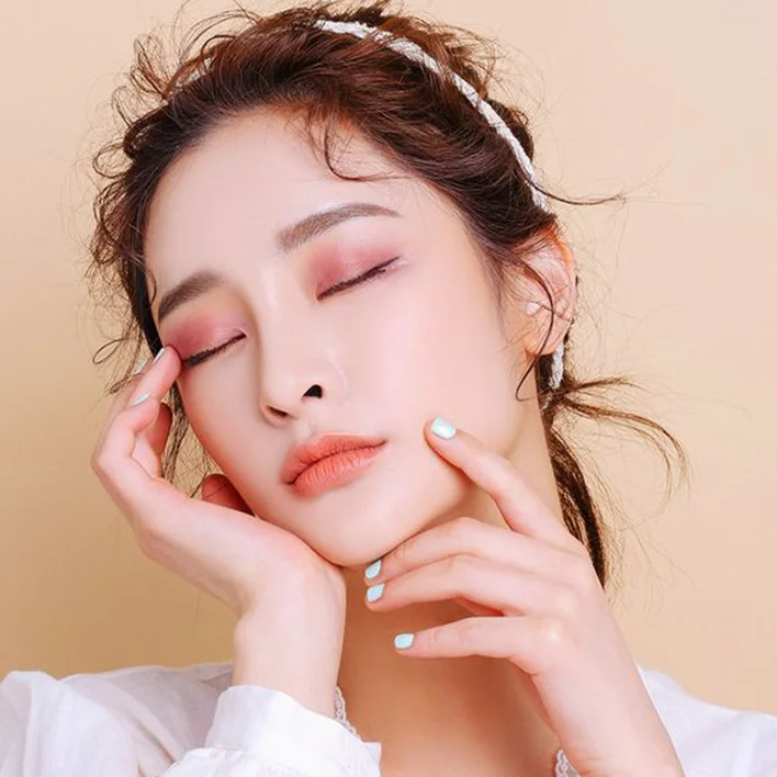 
 Матовые тени для век Tiktok, 18 цветов, в стиле пустыни, розы, с дисковыми бусинами, для макияжа, одинаковые европейские и американские тени для век  