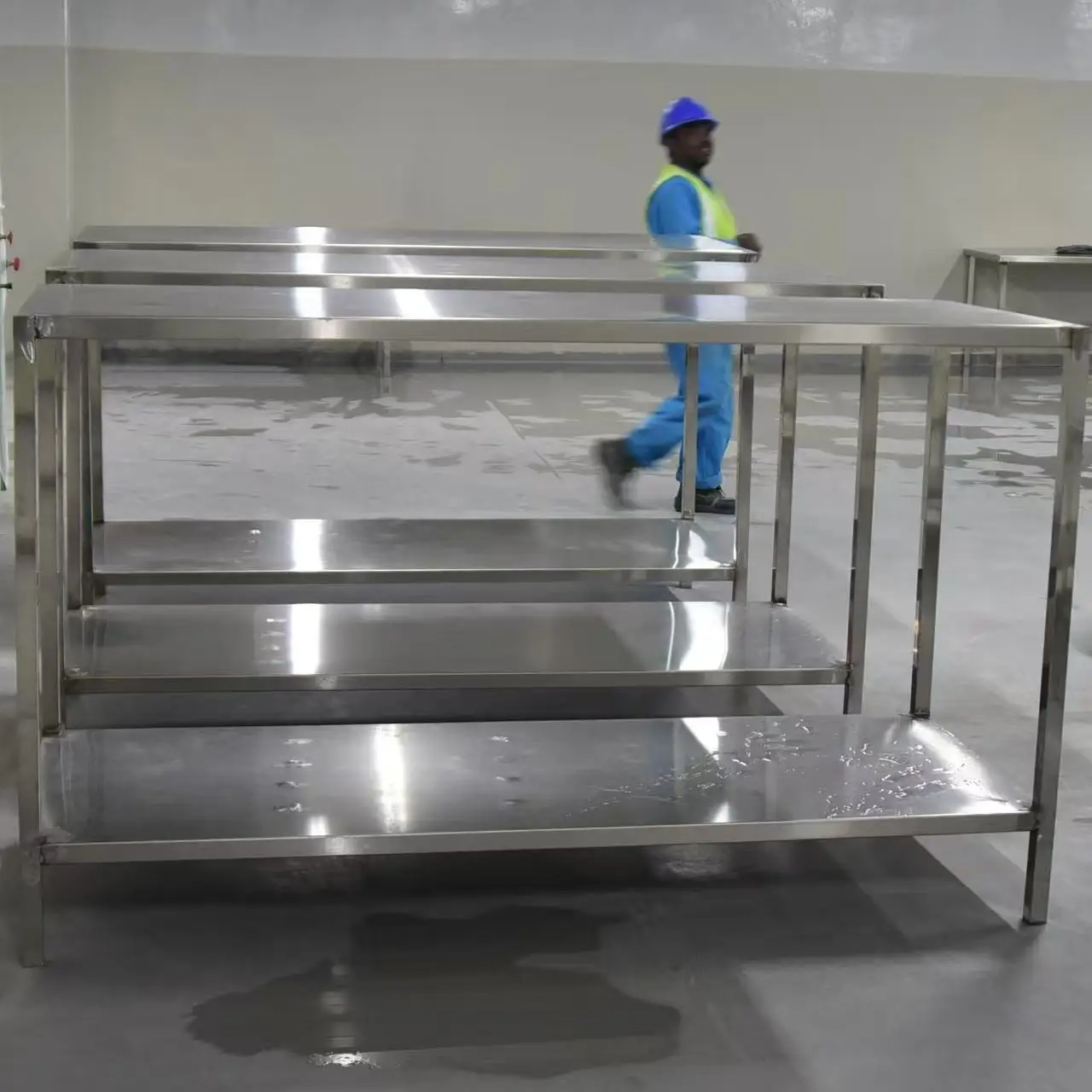 Customizable stainless steel food-grade workbenches for slaughterhouses, laboratories and food processing plants