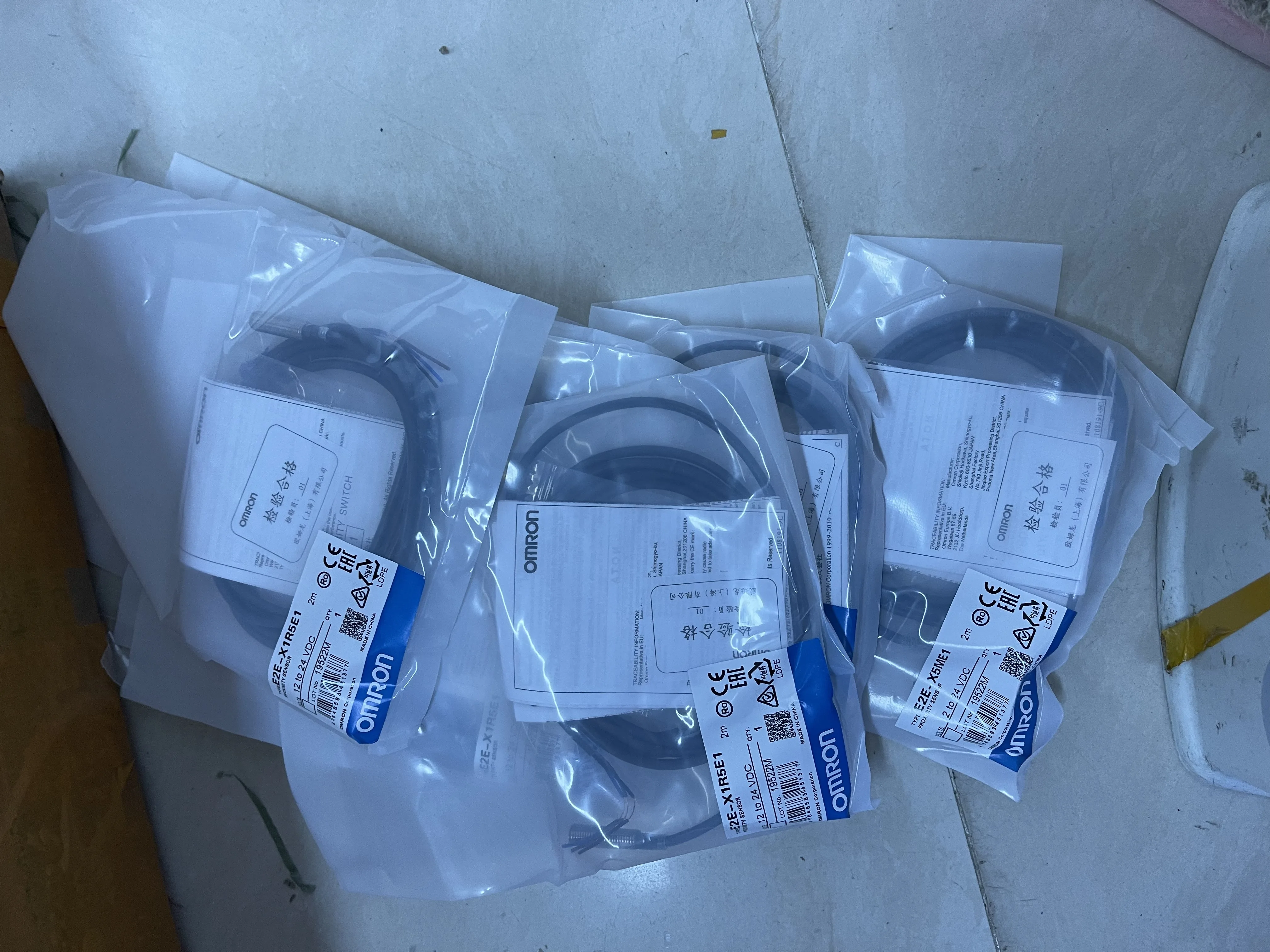 Omron Proximity Sensor E2E-X1R5E1