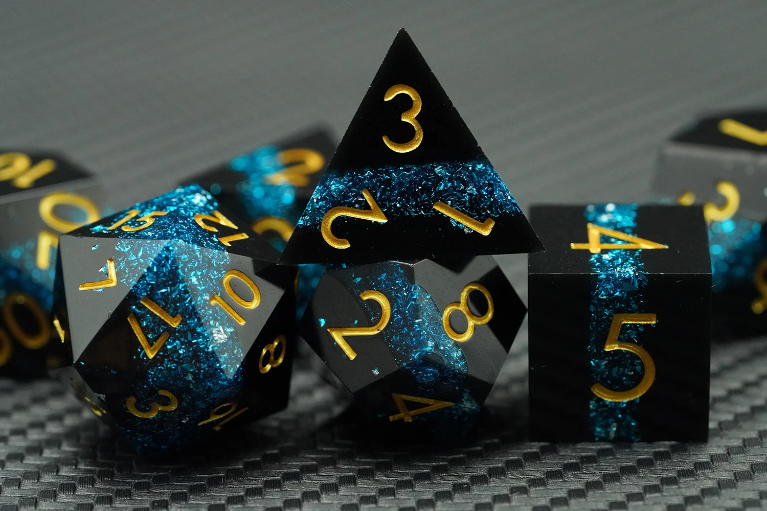 High Quality Blue Black Striped Resin Dice Set Polyhedral Shape Custom Wholesale Factory for Dungeons Dragons RPG Gold Number factory