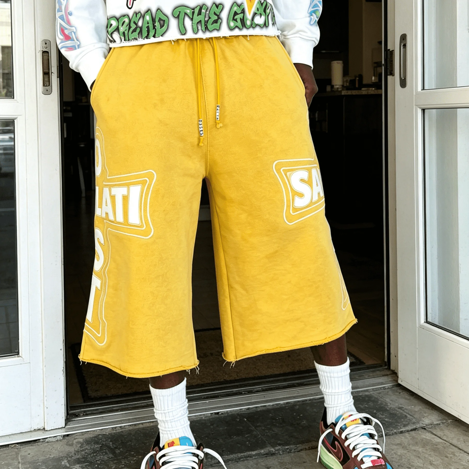 Custom Logo Yellow Printed Cotton Shorts Elastic Waist Drawstring Baggy Streetwear Sweat Shorts For Men