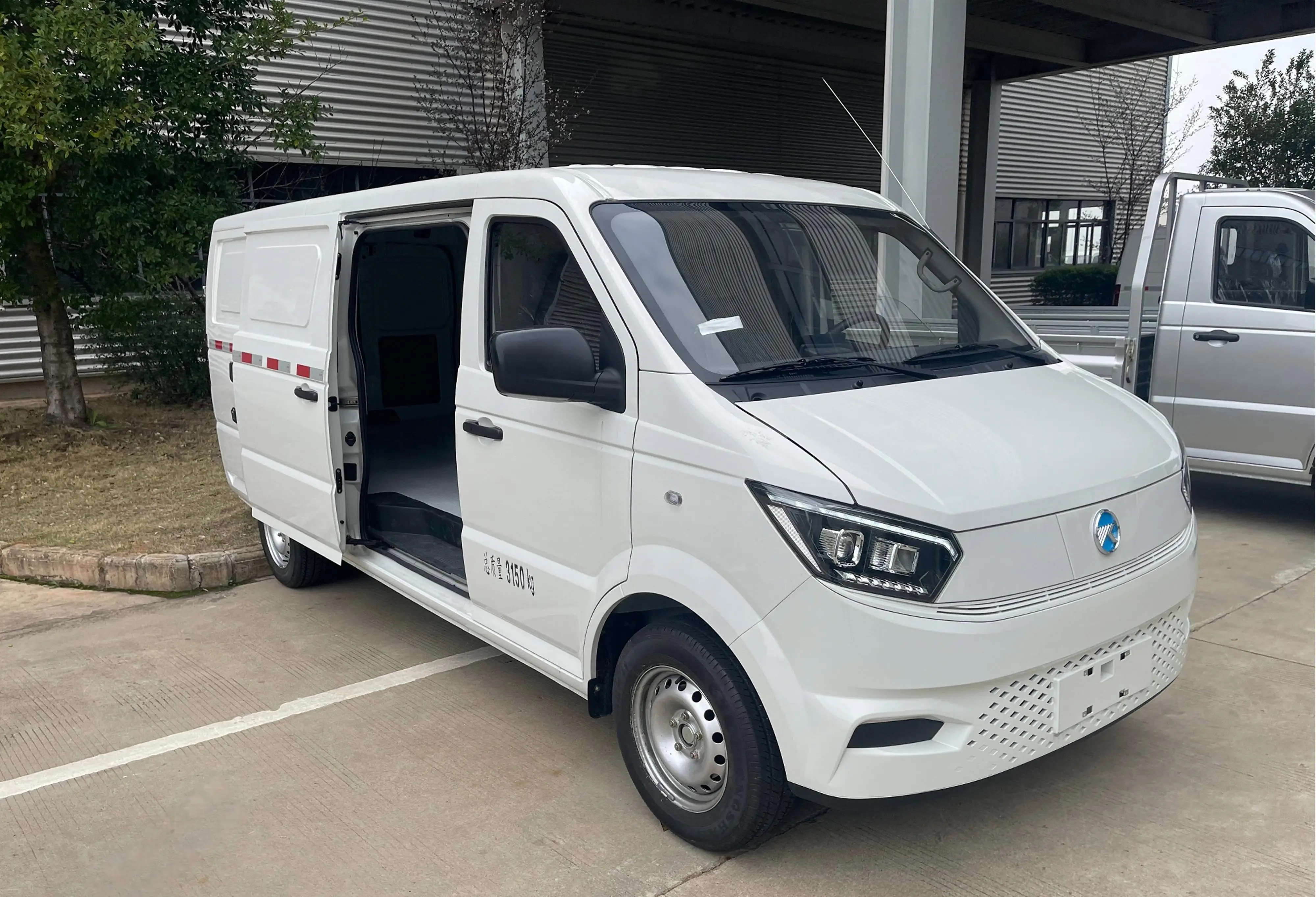 KAMA LHD Electric Mini Bus 11–14 Seats | 300km Range EV Passenger Van for Shuttle & Fleet Use