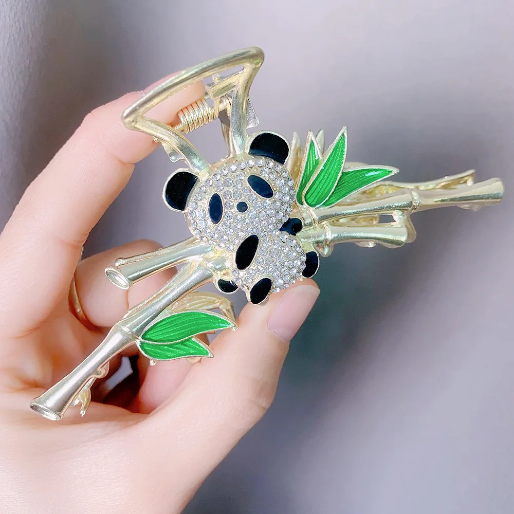 RedWillow Bamboo Panda Rhinestone Pearl Claw Clip on the  display picture 1