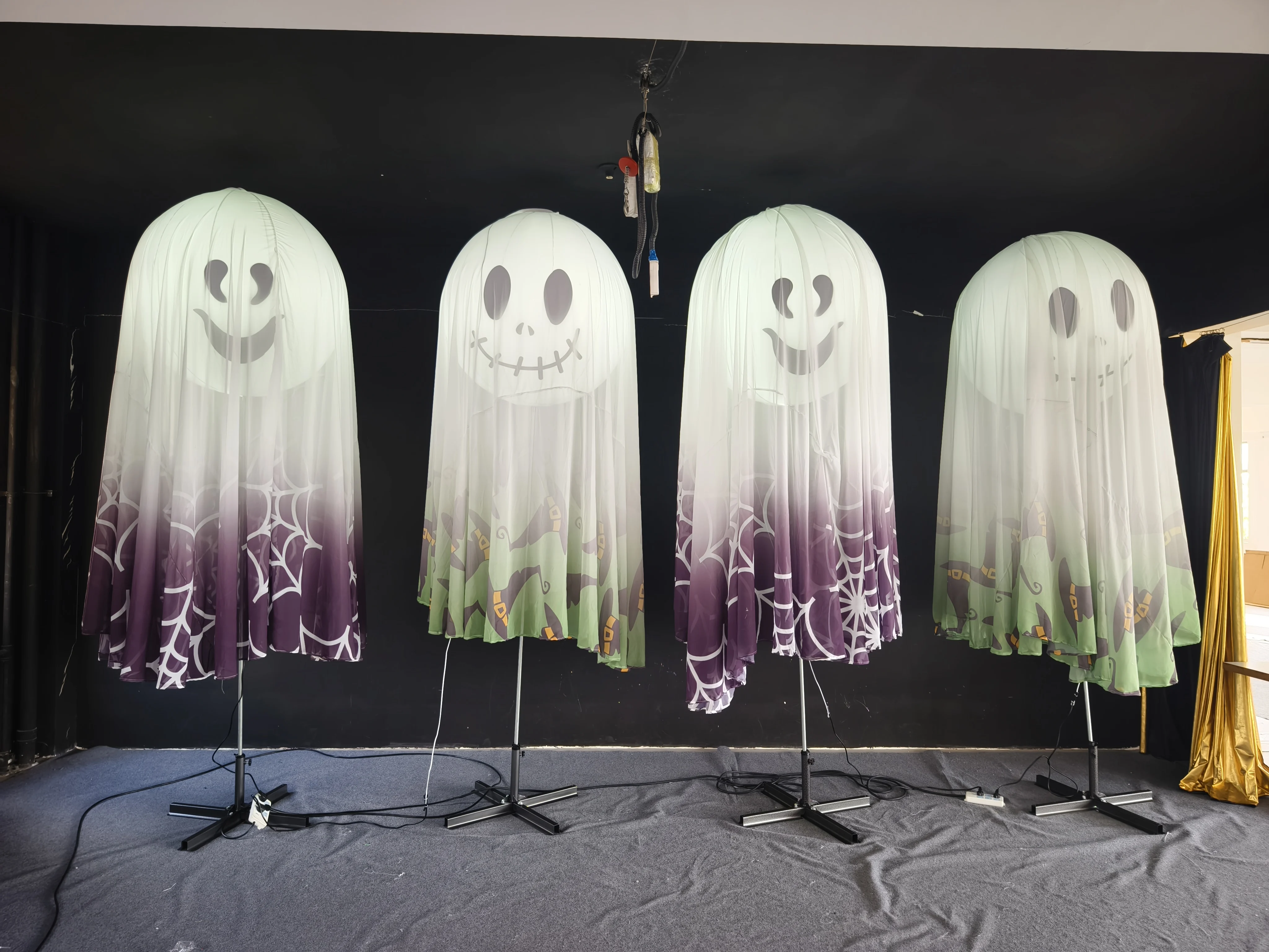 Customized Inflatable Halloween Ghost Model, LED Lighted Inflatable for Commercial Decoration