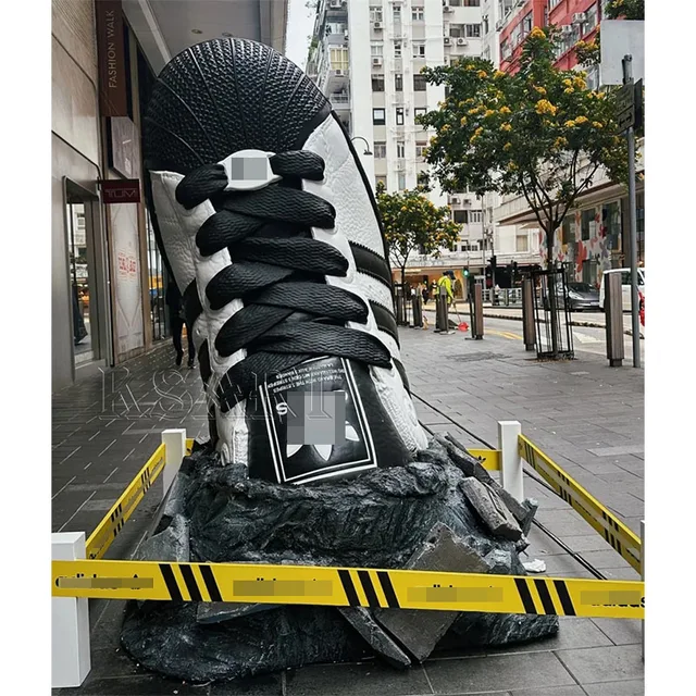Glass Fiber Reinforced Plastic Shoes Outdoor Floor Sculpture Decorative Piece for Mall or Store Entrance Decoration