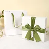 Lazo con etiqueta verde; 20,5*20,5*10 (caja de regalo + bolsa de regalo)