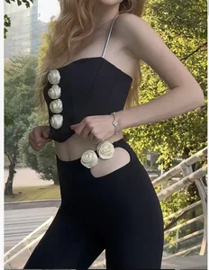 New Design Women's Fashion Yoga Set with 3D Rose Design Padded Sports Tank Top High-Waisted Cutout Fitness Pants