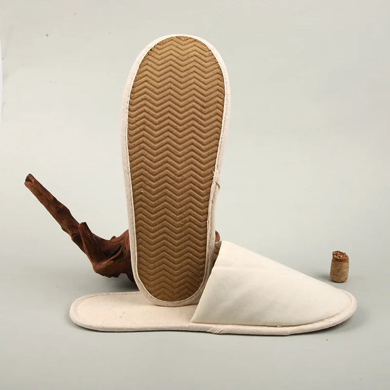 High Quality Eco-Friendly Disposable Indoor Hotel Slippers with Soft Lining for Guests for Hotel Guestrooms factory