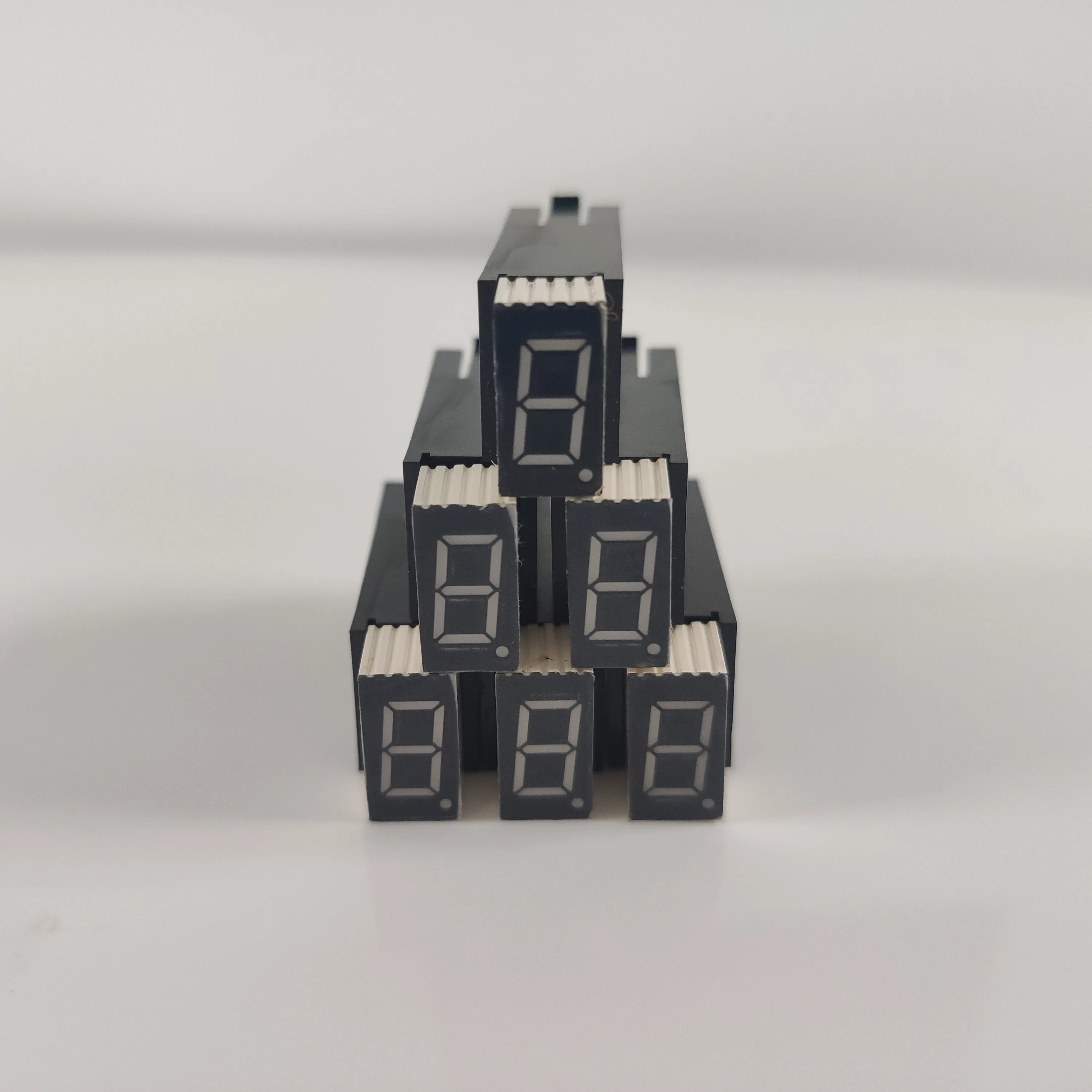 High quality 0.36 inch (9.10mm) red highlight common anode high-base one-digit 7 segment led display digital tube