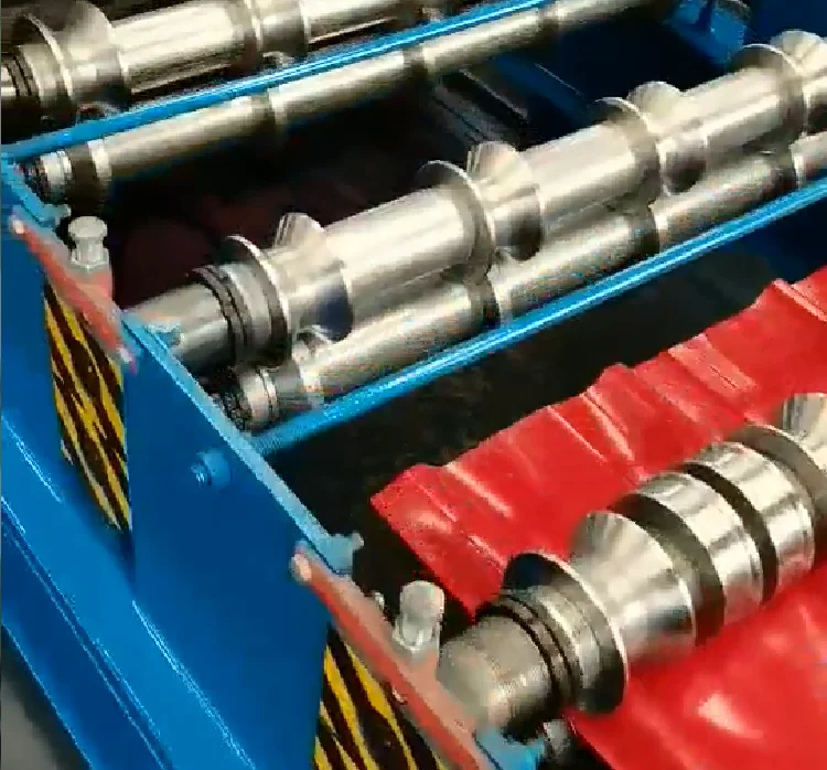 デッキの機械を形作る波形のプロフィール ロール パネル