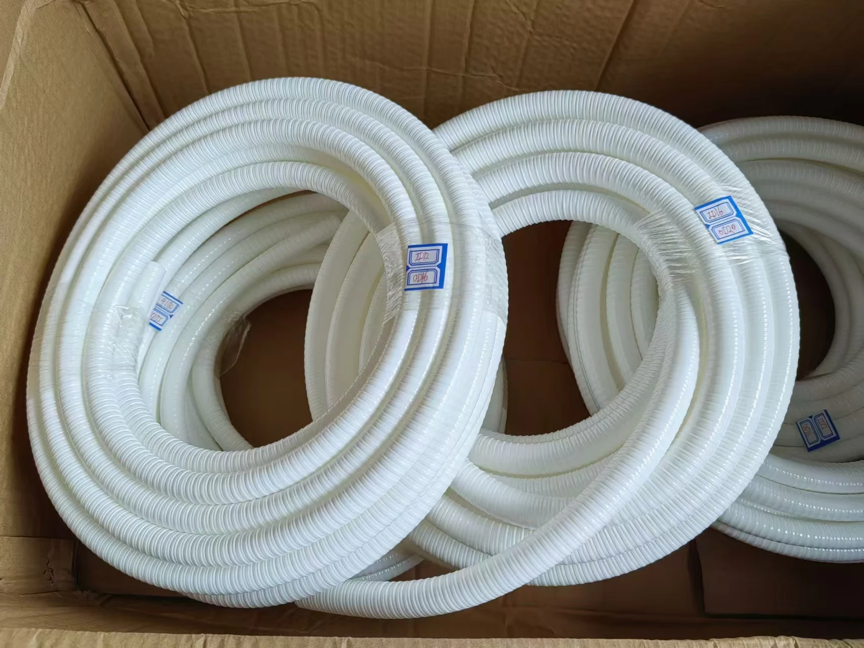 カスタマイズされた8-32MMPvc PUフレキシブル歯科用吸引ホース高強度