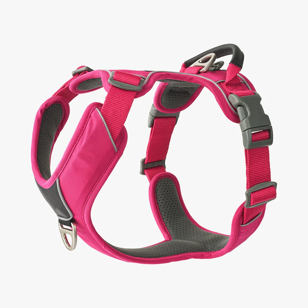 No-pull front clip and heavy duty handle detail