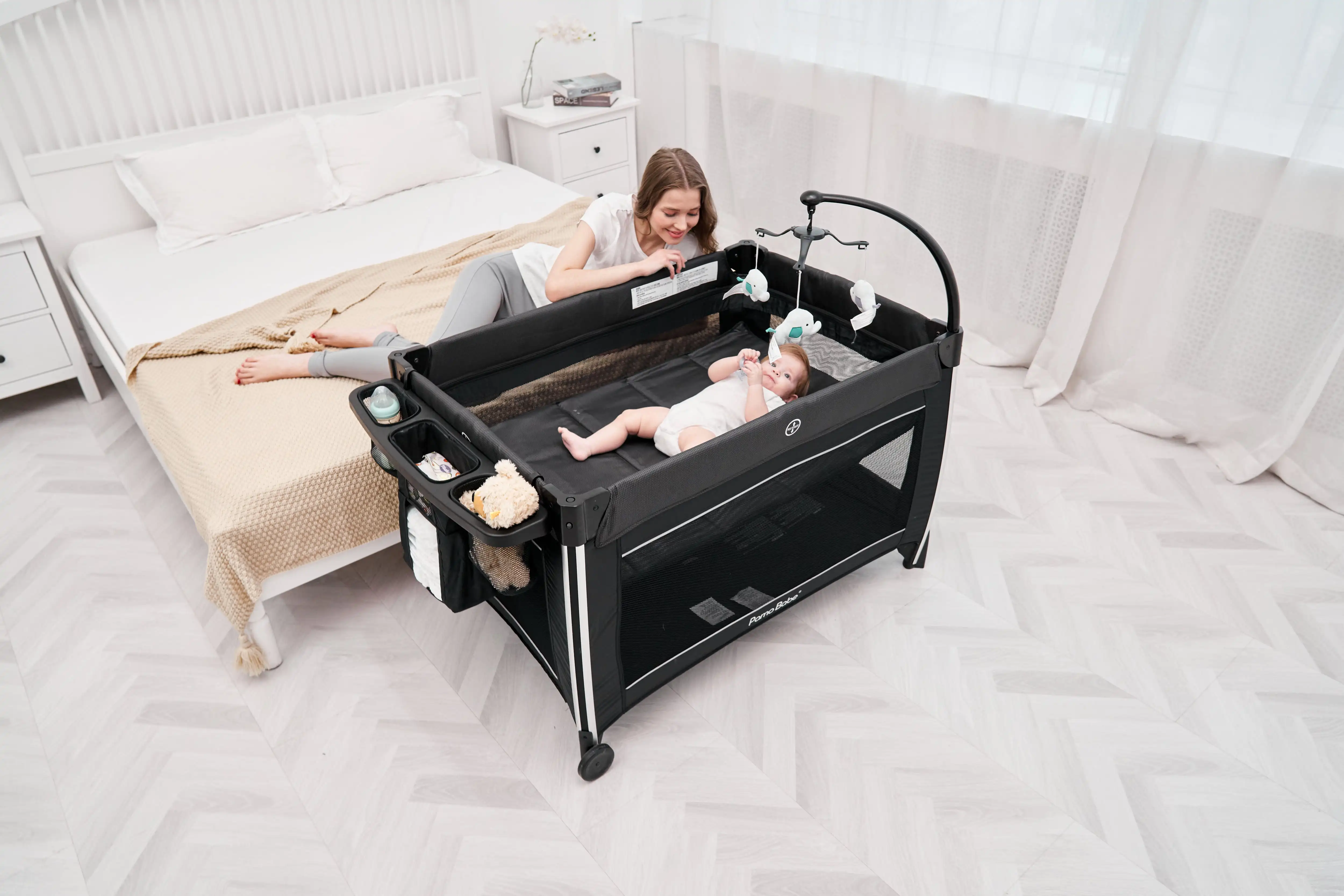 P995AM in Stock Multifunctional Luxury Bedroom Folding Cradle for Baby With a Mini Sleeping Bed manufacture