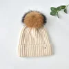 Beige avec pompon marron