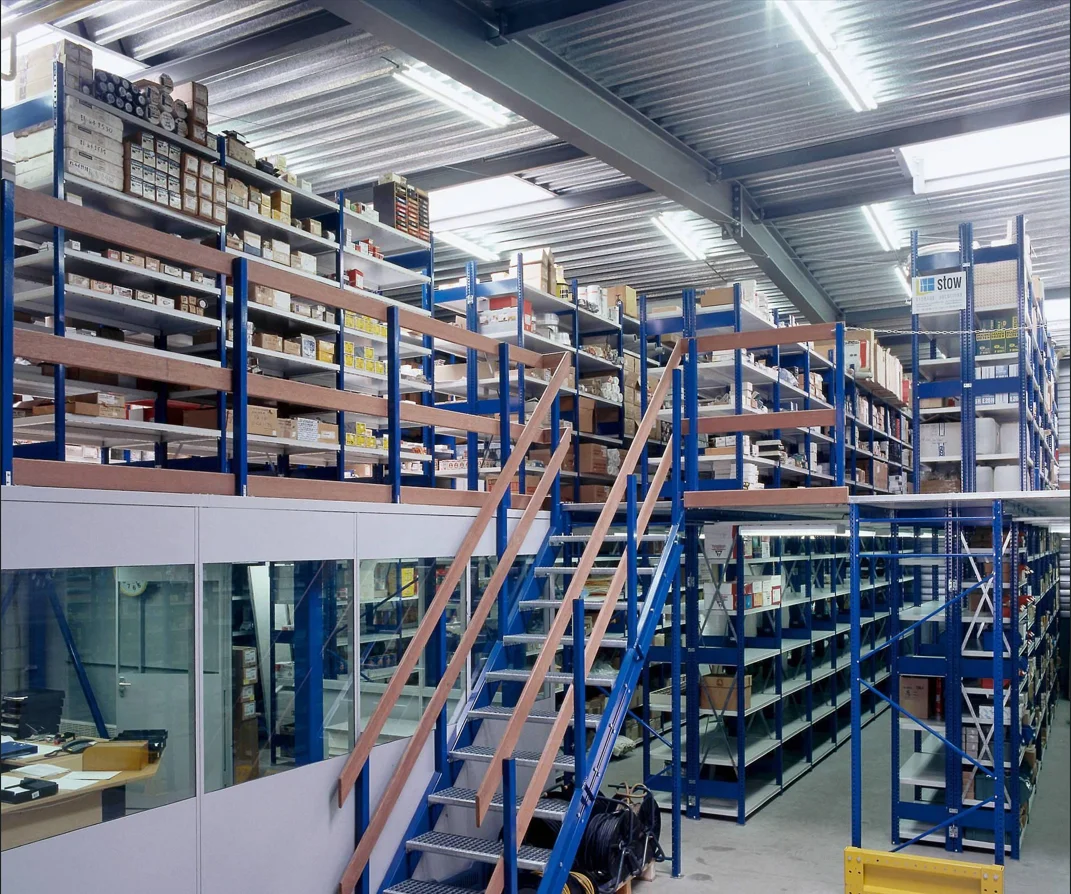 Промышленный мезонин. Двухуровневого хранения. Двухуровневого хранения. Двухуровневого хранения. Стеллаж промышленный мезонин.
