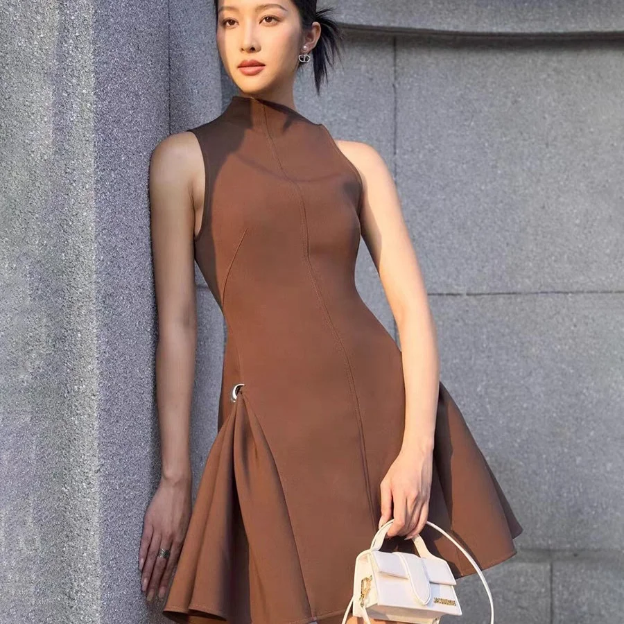 2024 Women Advanced Sense of Metal Buckle Symmetrical Pleated Sleeveless Short Dress Design Sense Niche Waist Dress