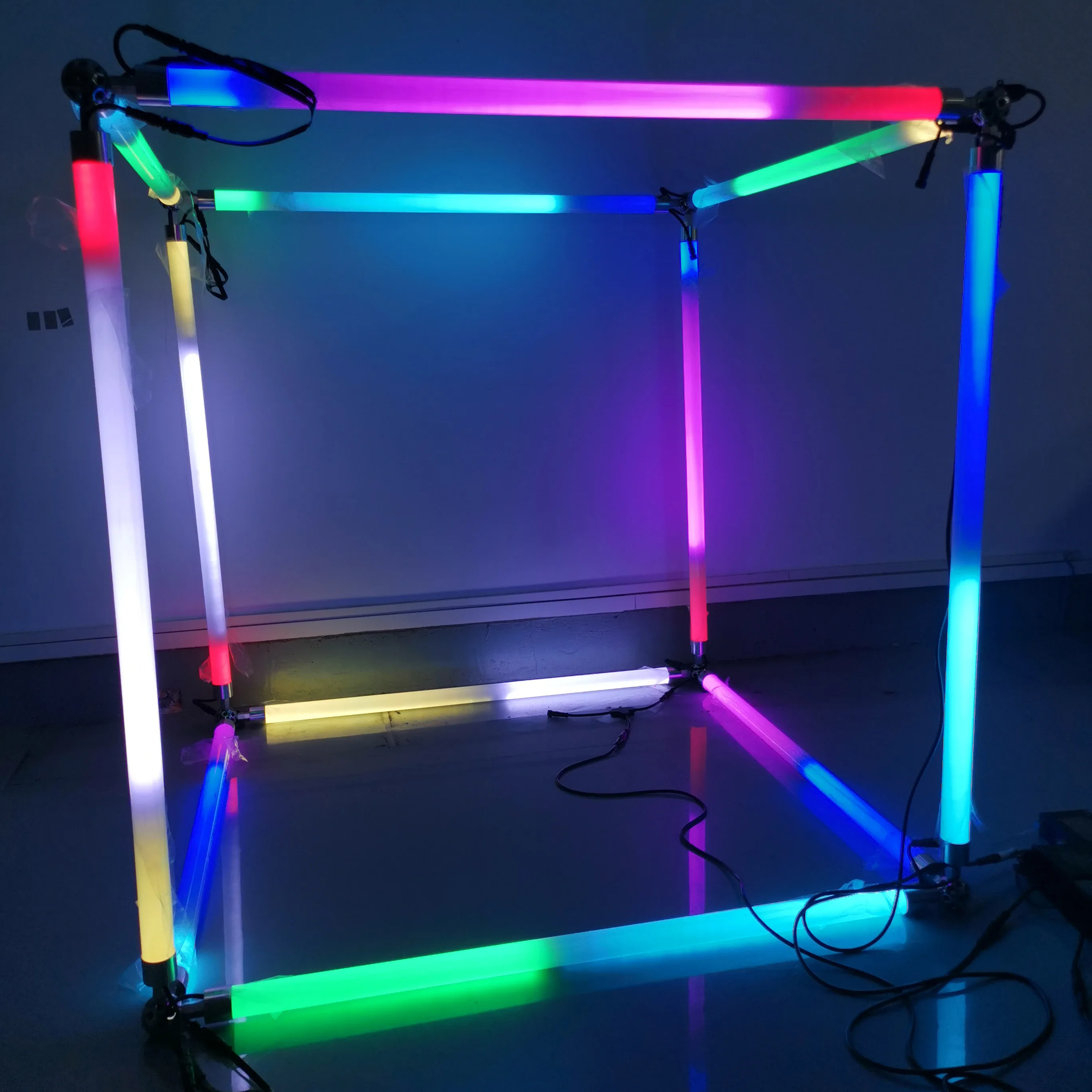 Tripod Pixel Tube Create Triangular Cube IP65 Led Full RGBW Color Dmx 12v Digital Tube 24pixel Dmx 3d Rgb Tube for Night Club