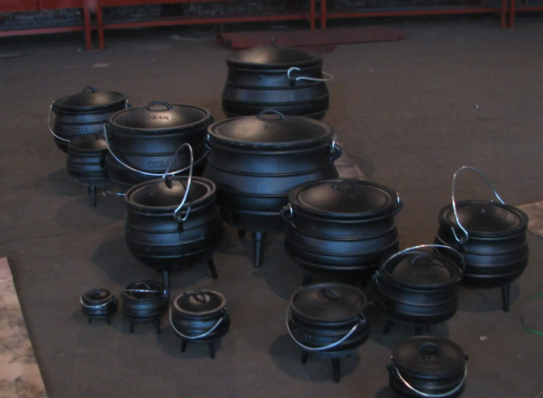 Get 1/2 Pure Cast Iron Potjie