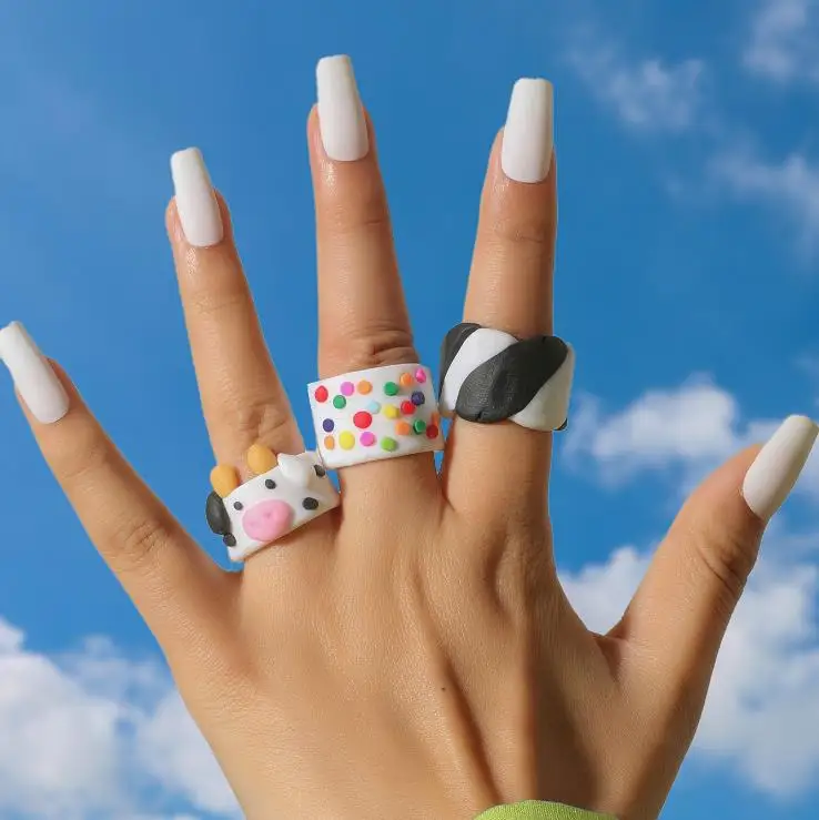 Anel De Argila De Vaca Preto E Branco,Anel De Listras Fofo De Animal  Robusto E Colorido - Buy Vaca Animal Anel De Argila,Preto Branco Listras  Torcida Anel De Argila,Branco Colorido Dot Chunky