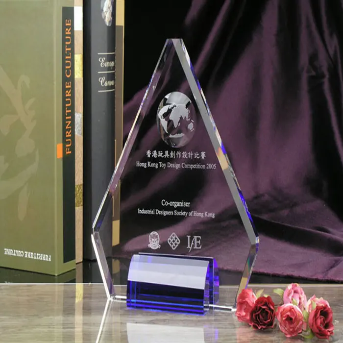 Wholesale Customized Laser Engraved Crafts Triangle Crystal Award Trophy Cup