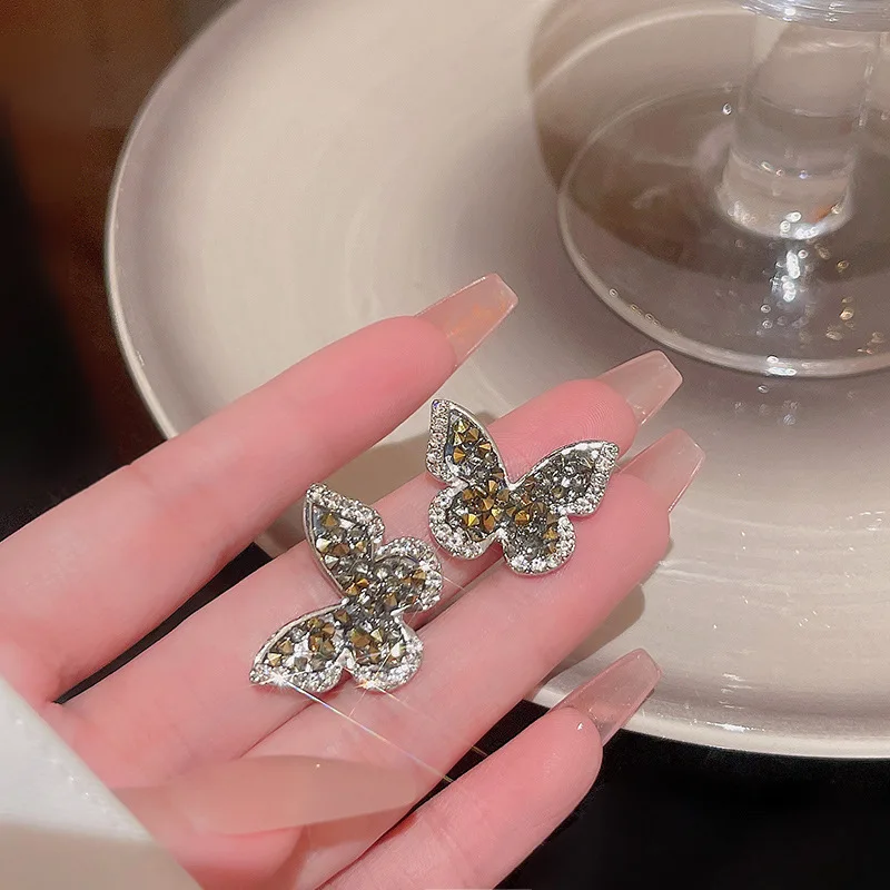 Retro Personality Cool Style Butterfly Earrings for Women Simple Sparkling Full Diamond Zircon Korean Jewelry Earrings