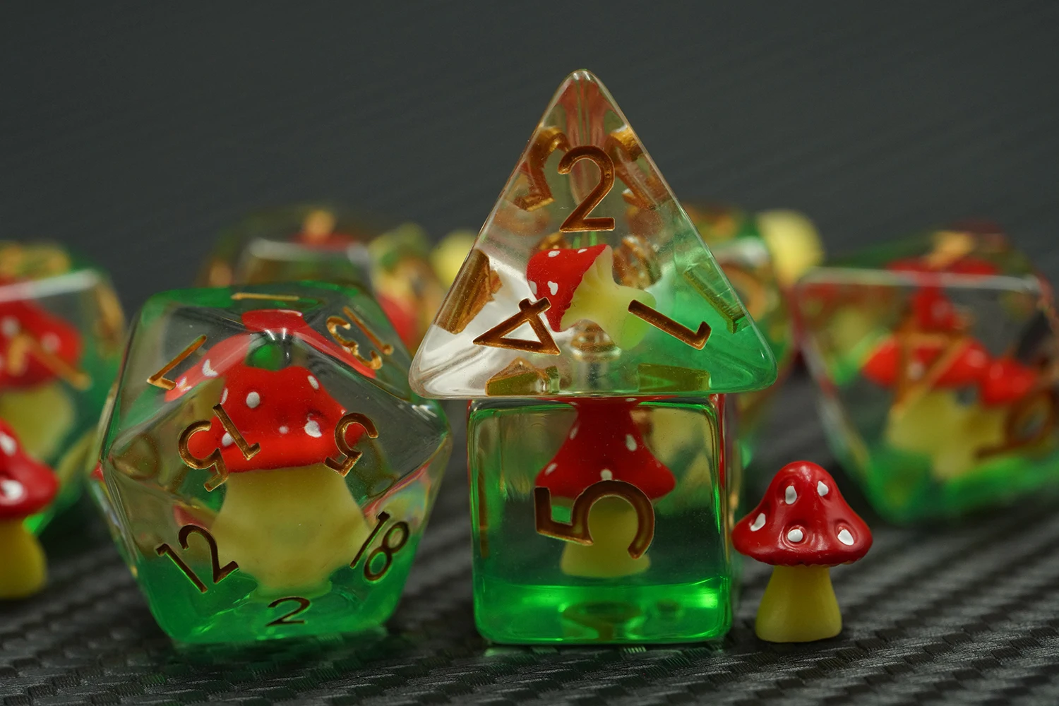 Custom 16mm Polyhedral Resin RPG & DND Dice Set Red Mushroom with Gold Number for Game Standard Size manufacture