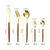 Set da cinque pezzi in oro (senza confezione regalo)