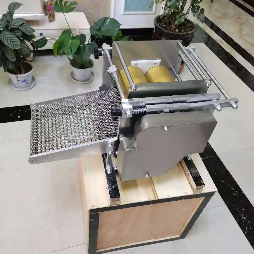 Small Flat Pita Bread Machine a Tortilla Machine Cutter Wrap Roll Semi Automatic Baked Tortilla Wrap Making Machine Papad Small