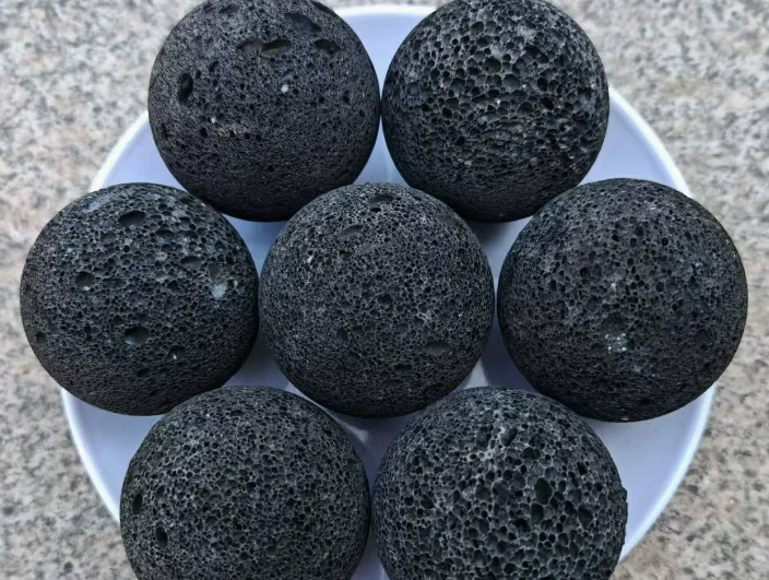 黒色の景観用丸い天然の小石、火山溶岩石、火山岩| Alibaba.com