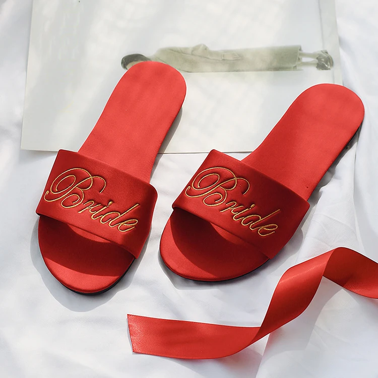 Женские летние сандалии на плоской подошве с вышивкой заказ; Повседневные свадебные атласные шлепанцы для невесты