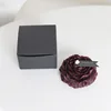 Peony flowers are deep red (fragrance: ylang-ylang