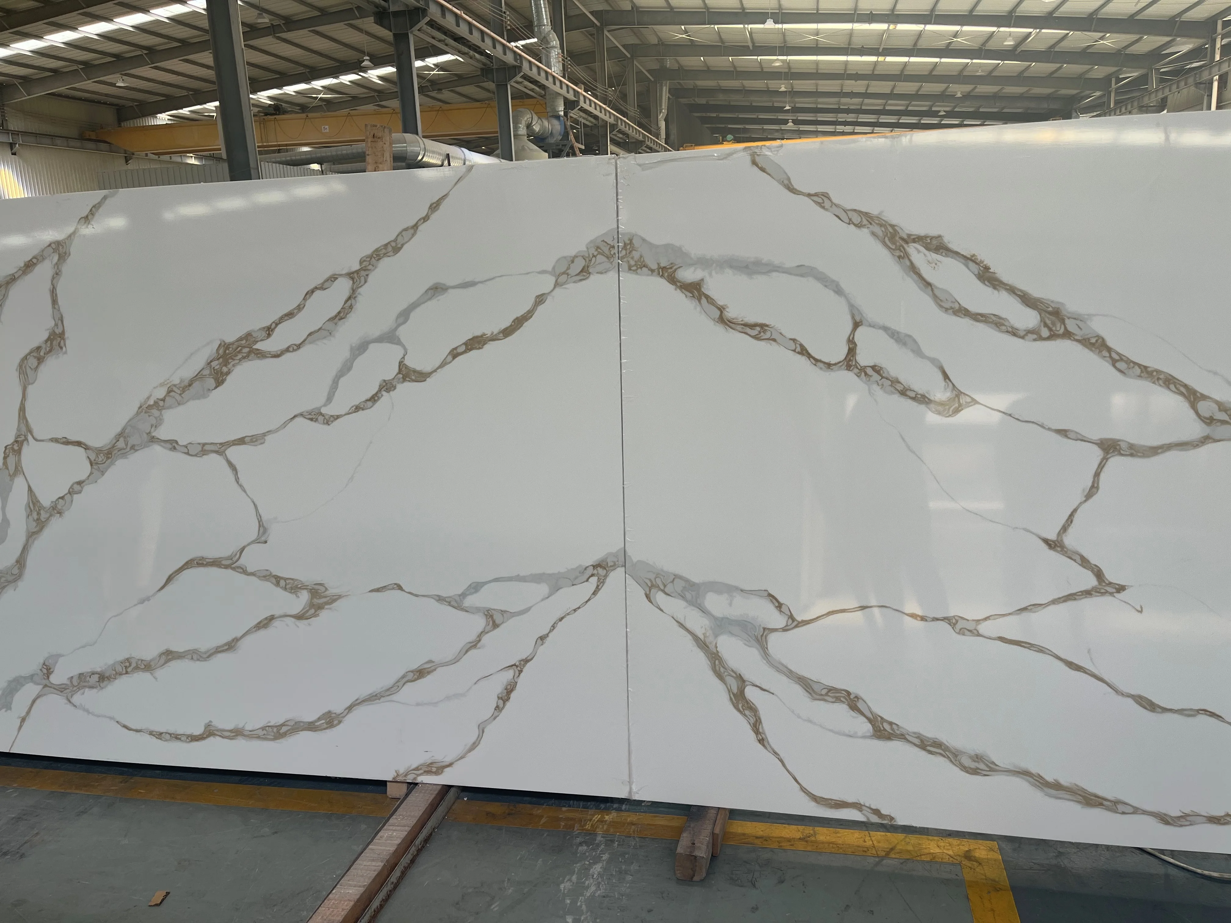Factory Delivery Calacatta Gold Quartz Stone Slab Calacatta Gold Kitchen Countertop