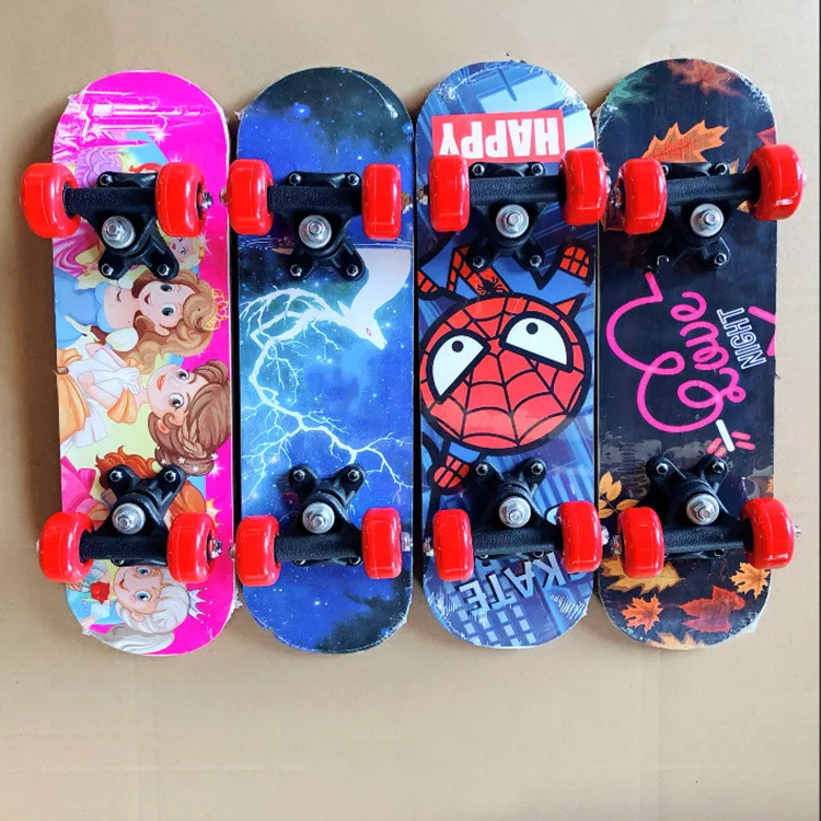 Modelo de buena calidad 1705 niños monopatín de cuatro ruedas skate precio  barato niño un niño de cuatro años skate board