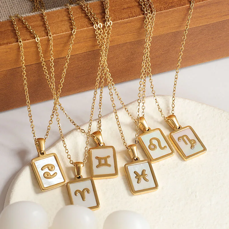Collana Con Ciondolo Alce Natalizio In Acciaio Inox Placcato Oro 18K - Regalo Per Donne, Ragazze, Bambine