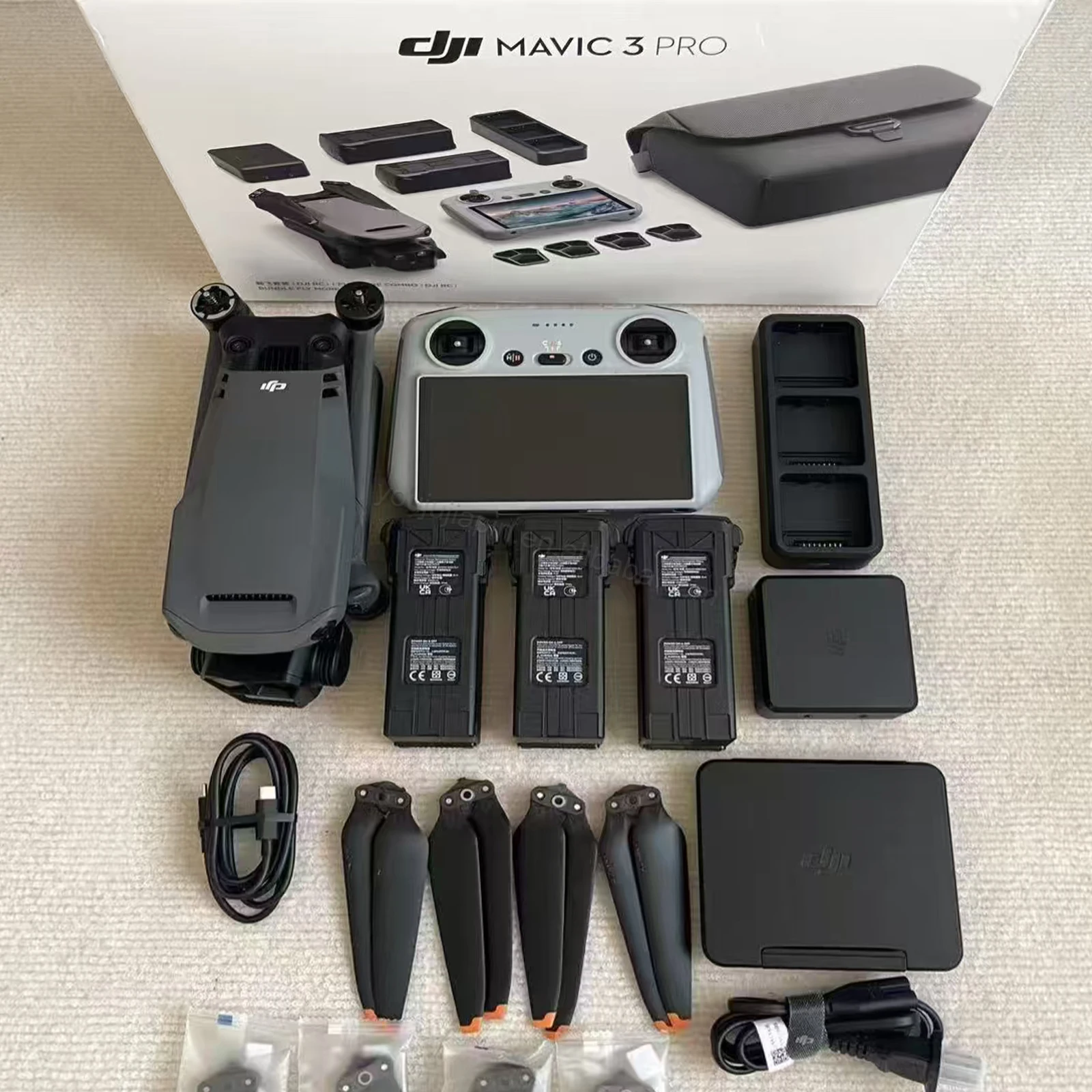 DJI Mavic 3 Pro Fly More Combo 23-Min Max Flight Time 10km HD 