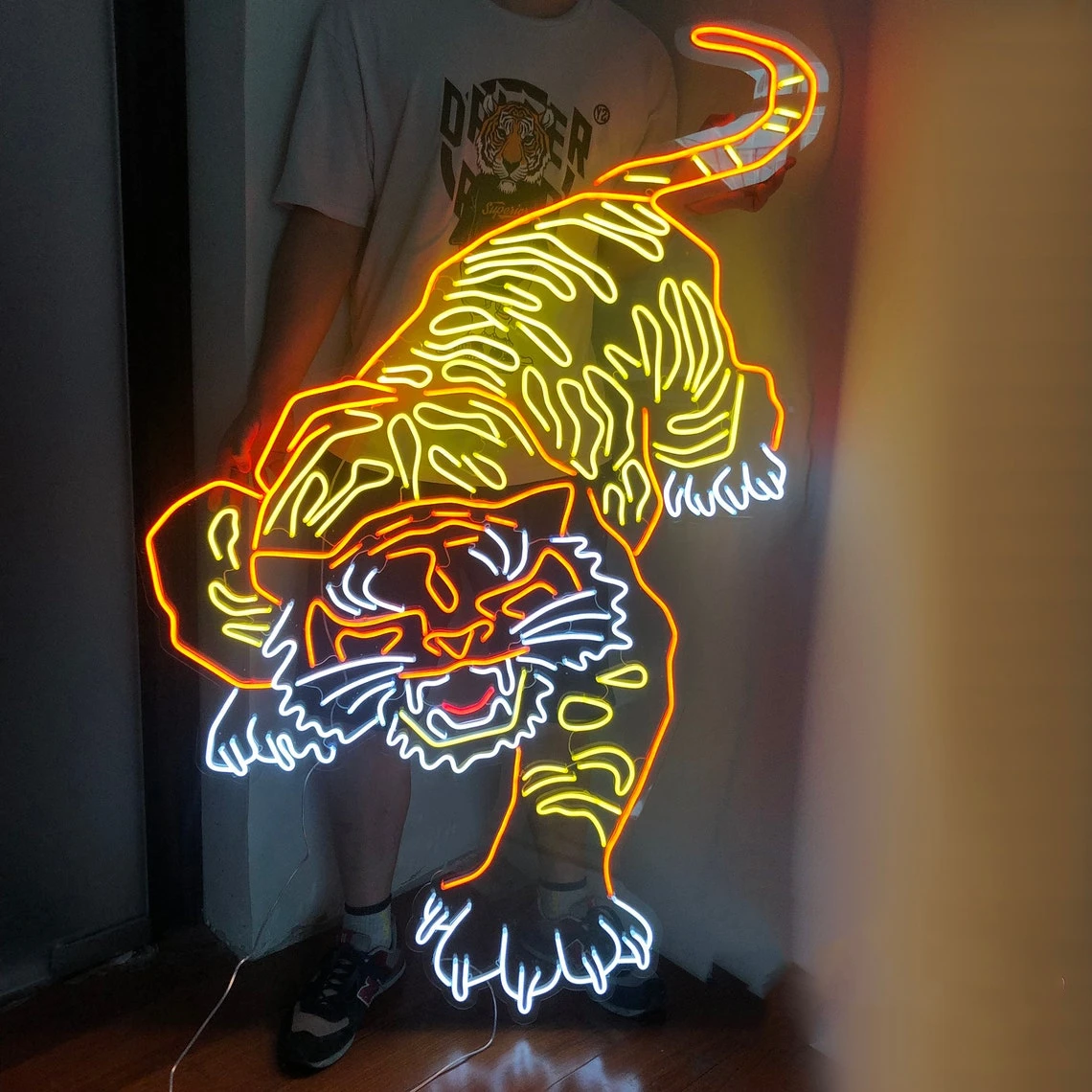 【動作確認済】タイガービール ネオンサイン 看板 Tiger Beer BAR Tiger Beer BAR 看板 ネオンサイン 動作確認済タイガービール - 虎の目