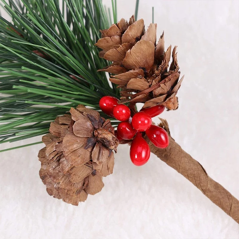 O-X0060 Knstliche Tannenzweige mit Beeren und Tannenzapfen fr  Weihnachtsbaumdekoration, Blumenarrangements und Krnze