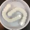 Dents supérieures + inférieures dans un emballage en boîte ronde