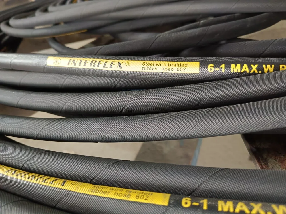 602 Hydraulic 3/8 Inch Black Rubber Hose - 300 Bar High Pressure