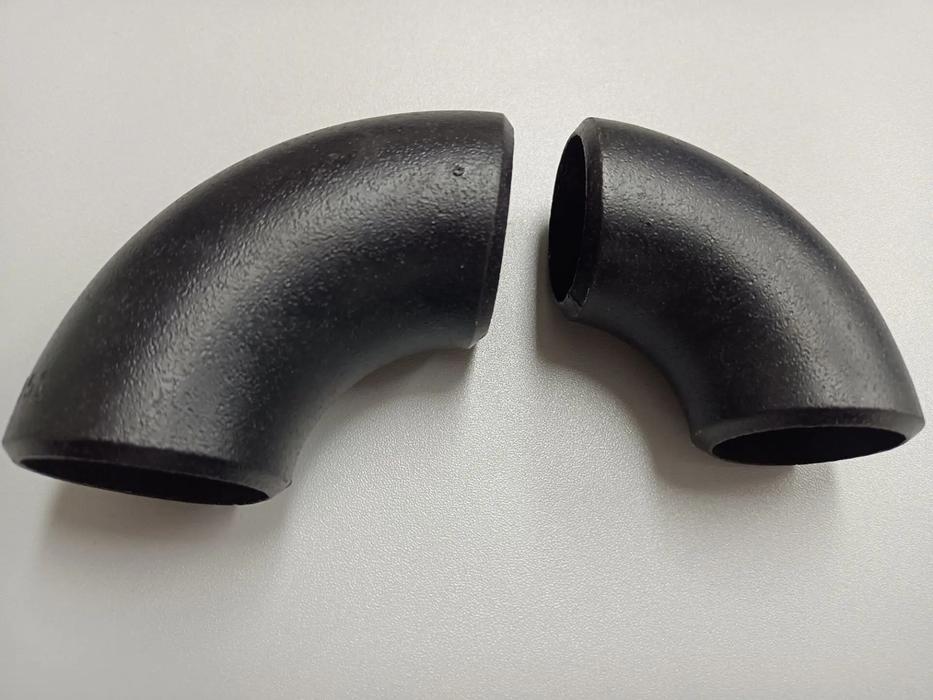 hot sale butt welding carbon steel pipe fittings elbow / tee / reducer wholesale